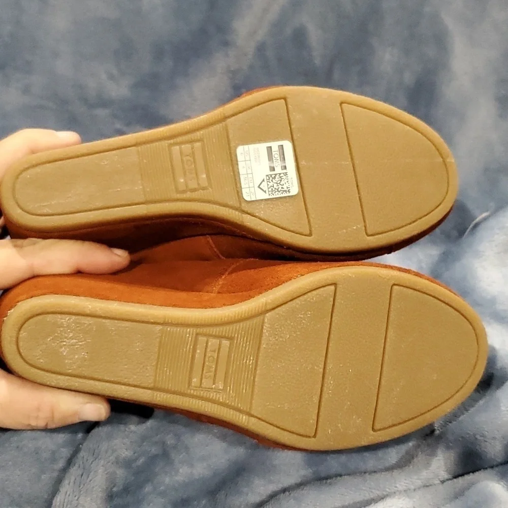 Toms rust brown suede heeled wedge lace up shoes nwot
